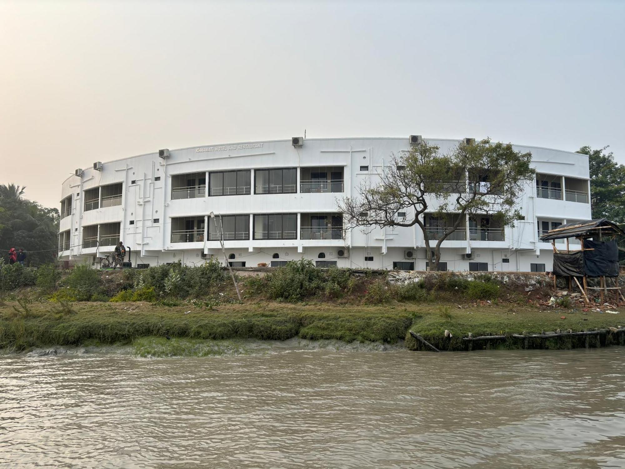 Ichhamati Hotel And Restaurant Hasnabad Exterior foto